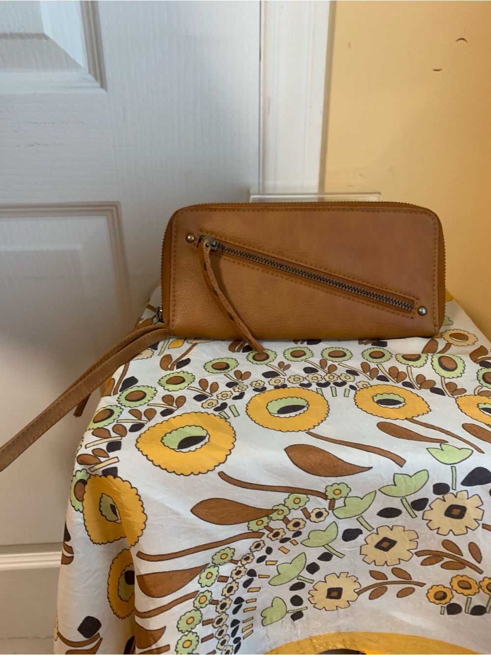 😎Free People Tan Wristlet Clutch wallet